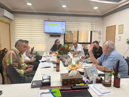 وفد من وزارة الاسكان برئاسة مدير اللواء يزور كفرقرع